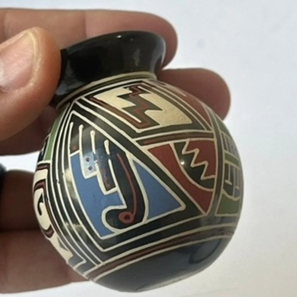Mata Ortiz Pottery Miniature Seed Vase Hand Painted Cesar D Nunez Signed 2.5
